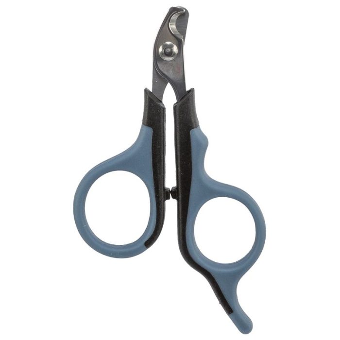 Trixie claw clipper in hand